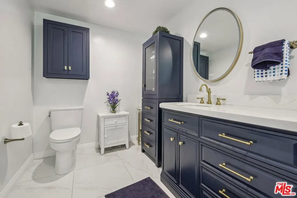 11218 Camarillo Street 305, North Hollywood, California 91602 home-pic-13